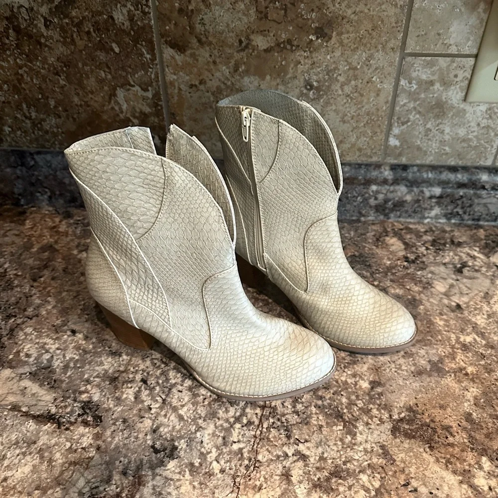 Not Rated booties - Picture 2 of 2